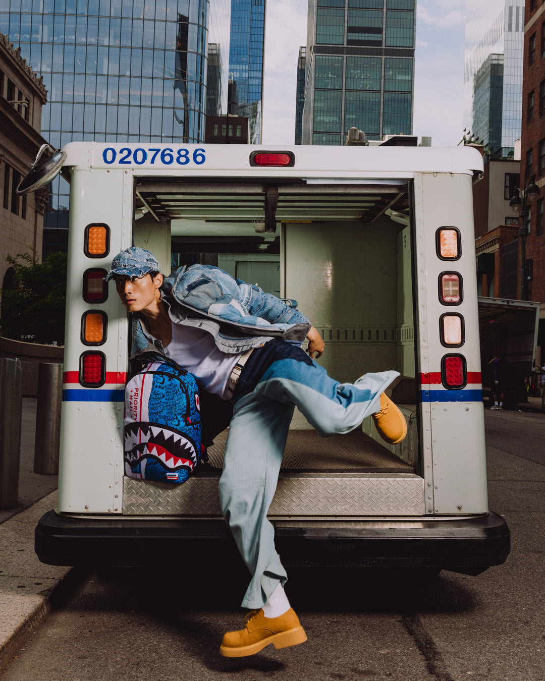 USPS PRIORITY PACKAGE BACKPACK - Image 2